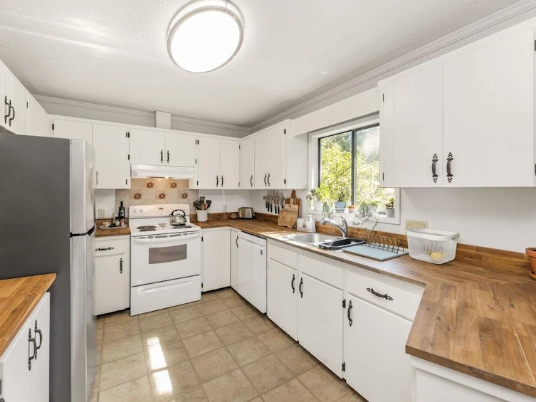 8019 Cooper Road, Halfmoon Bay, BC, V7Z 1A6 - 14