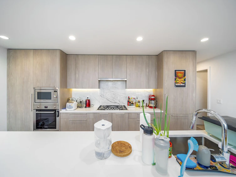 1601-6398 Silver Street, Burnaby, BC, V5H 0K7 - 2