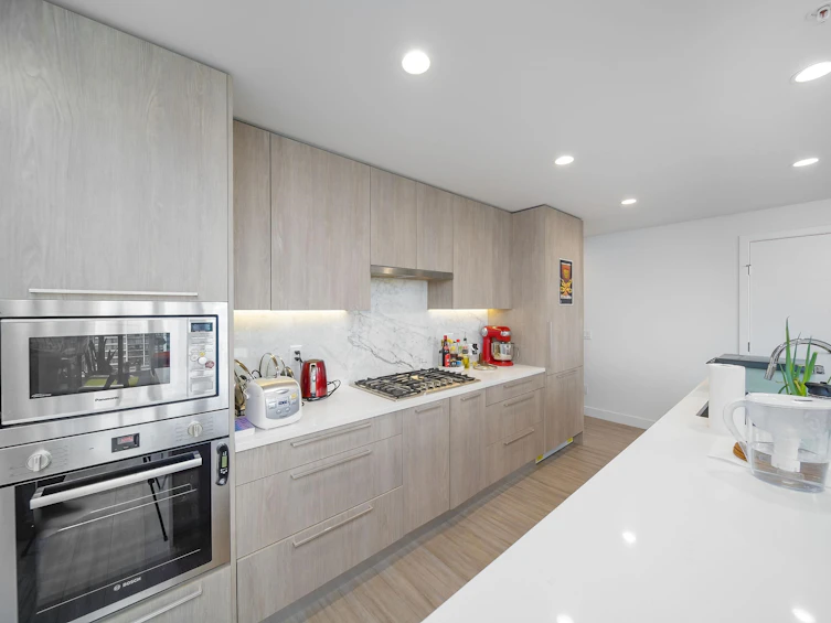 1601-6398 Silver Street, Burnaby, BC, V5H 0K7 - 3