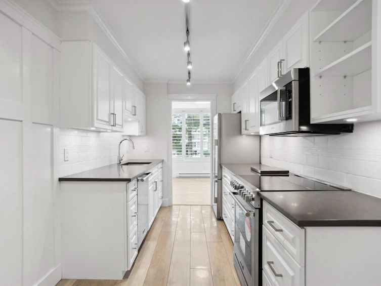 402-1420 Duchess Avenue, West Vancouver, BC, V7T 1H8 - 2