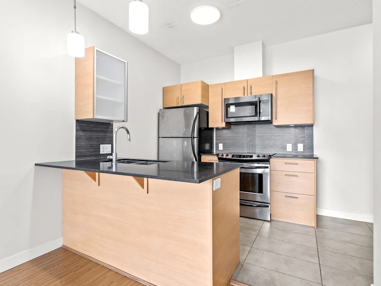 605-13399 104 Avenue, Surrey, BC, V3T 0C9 - 6
