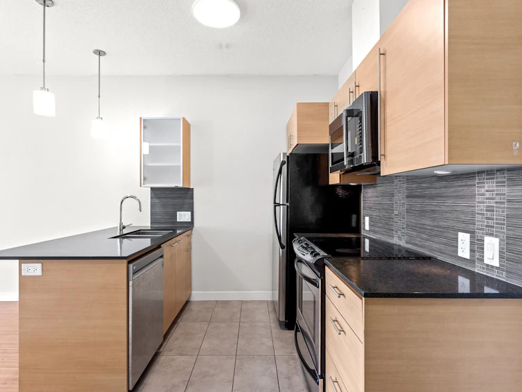 605-13399 104 Avenue, Surrey, BC, V3T 0C9 - 8