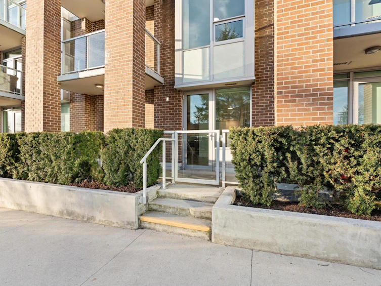 103-15165 Thrift Avenue, Surrey, BC, V4B 0C1 - 2
