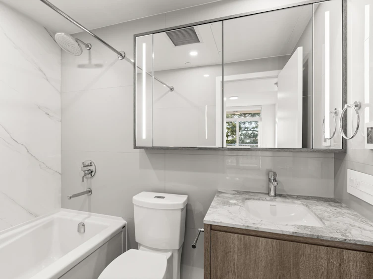 103-15165 Thrift Avenue, Surrey, BC, V4B 0C1 - 13