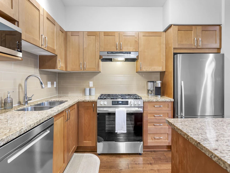 307-2601 Whiteley Court, North Vancouver, BC, V7J 2R7 - 12