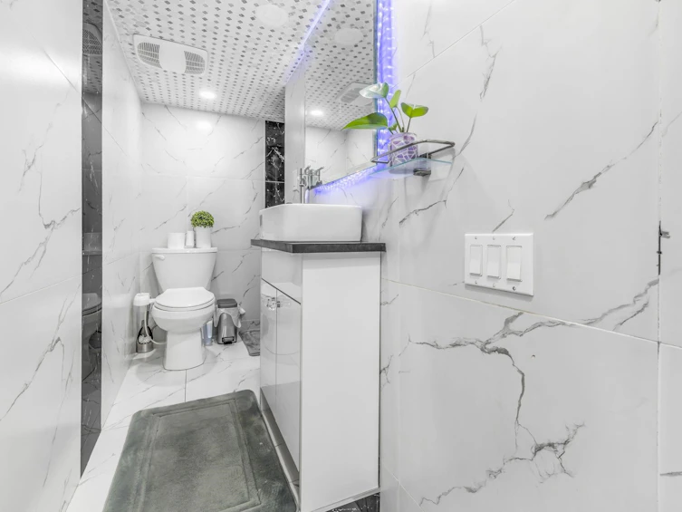 9077 140 Street, Surrey, BC, V3V 5Y8 - 6