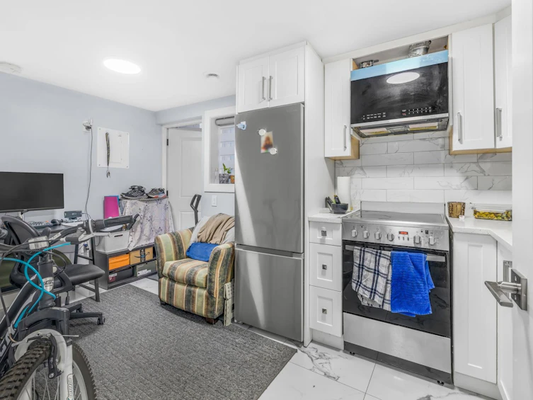 9077 140 Street, Surrey, BC, V3V 5Y8 - 17