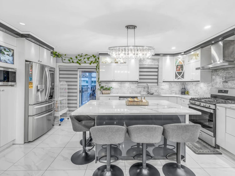 9077 140 Street, Surrey, BC, V3V 5Y8 - 4
