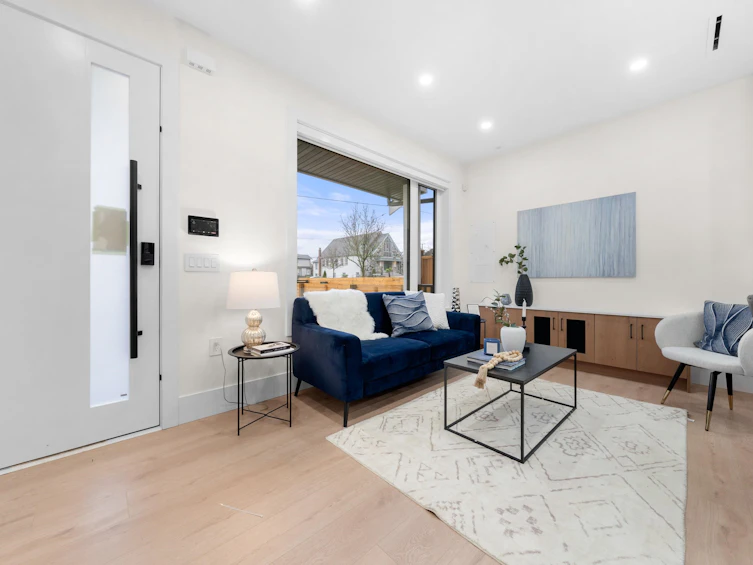 1-7668 Main Street, Vancouver, BC, V5X 3K3 - 4