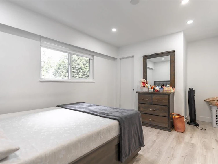 12701 102 Avenue, Surrey, BC, V3V 6N9 - 13