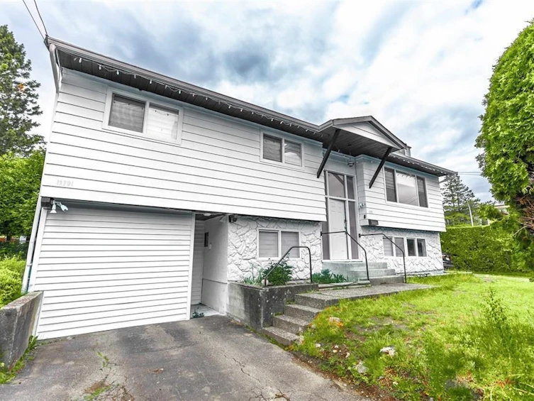 12701 102 Avenue, Surrey, BC, V3V 6N9
