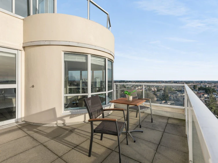 1402-7760 Granville Avenue, Richmond, BC, V6Y 4C2 - 3