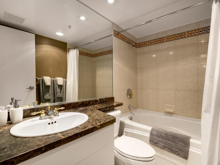 202-1228 Marinaside Crescent, Vancouver, BC, V6Z 2W4 - 13