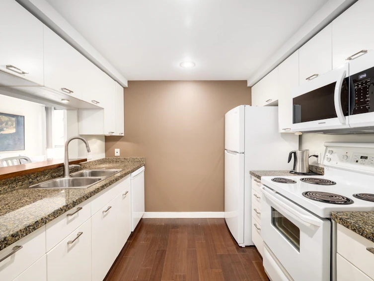 202-1228 Marinaside Crescent, Vancouver, BC, V6Z 2W4 - 8
