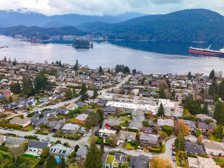 418 Felton Road, North Vancouver, BC, V7G 1Z7 - 4