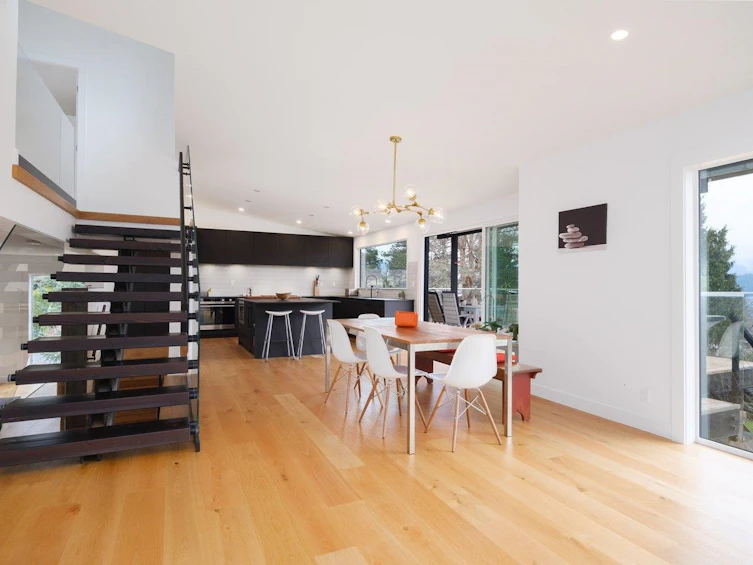 418 Felton Road, North Vancouver, BC, V7G 1Z7 - 8