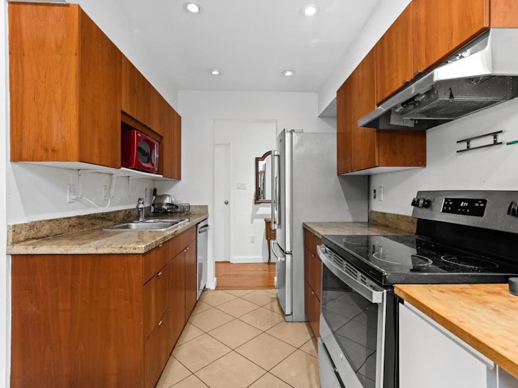 109-1855 Nelson Street, Vancouver, BC, V6G 1M9 - 3