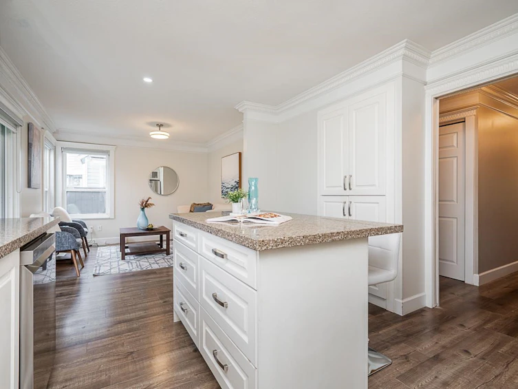 15153 96a Avenue, Surrey, BC, V3R 9Z3 - 15