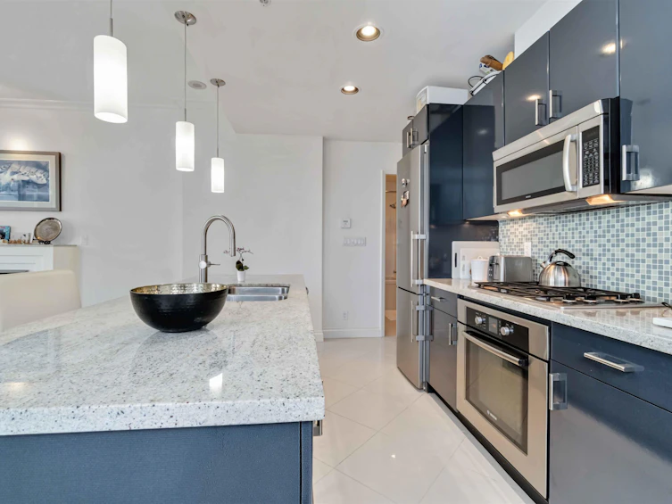 201-162 Victory Ship Way, North Vancouver, BC, V7L 0B4 - 6