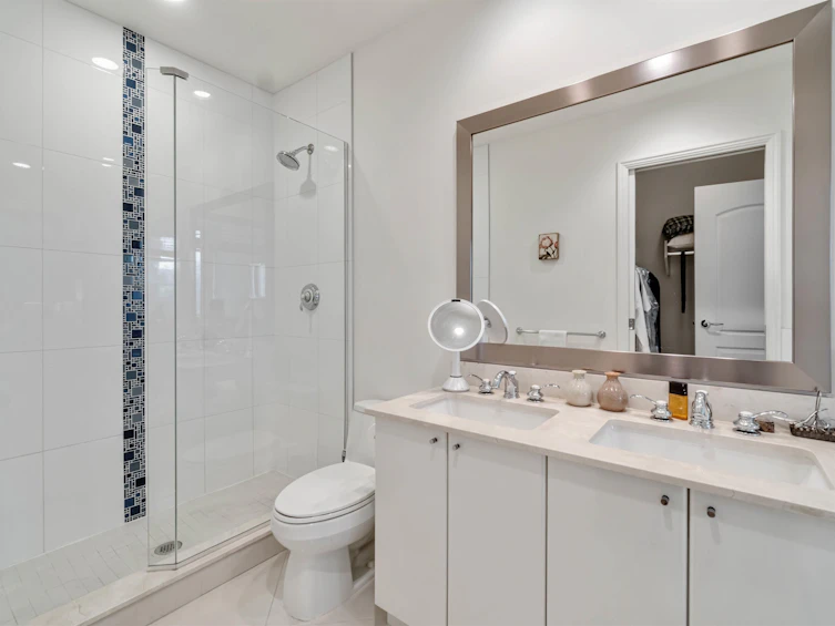 201-162 Victory Ship Way, North Vancouver, BC, V7L 0B4 - 11