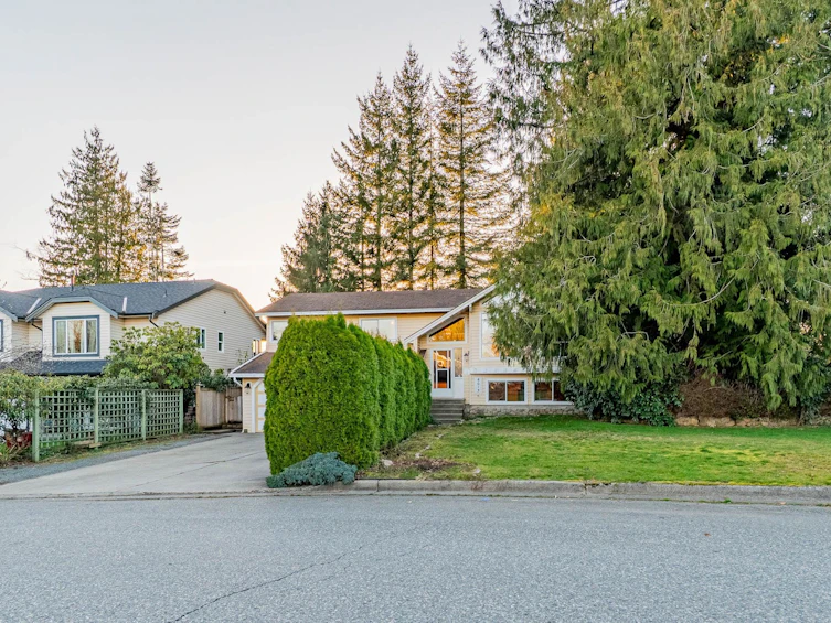 8013 Dunsmuir Street, Mission, BC, V2V 4S2 - 2