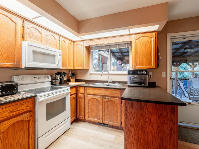 8013 Dunsmuir Street, Mission, BC, V2V 4S2 - 10