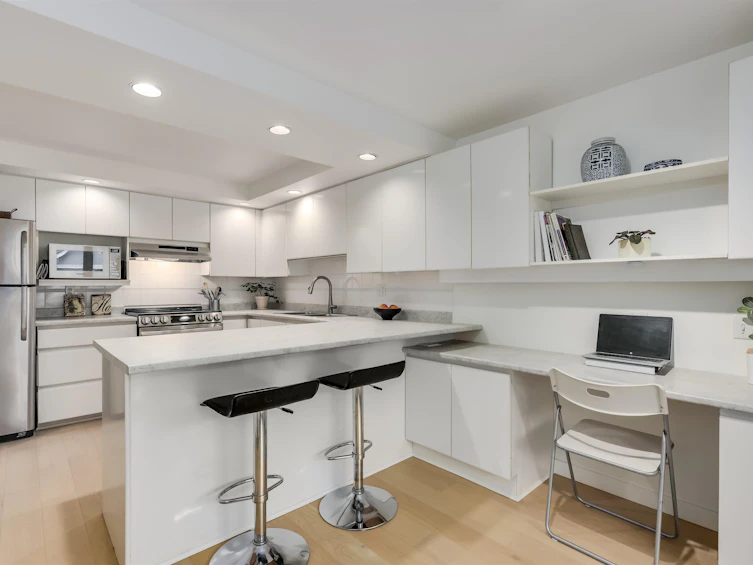 206-3383 Capilano Crescent, North Vancouver, BC, V7R 4W7 - 11