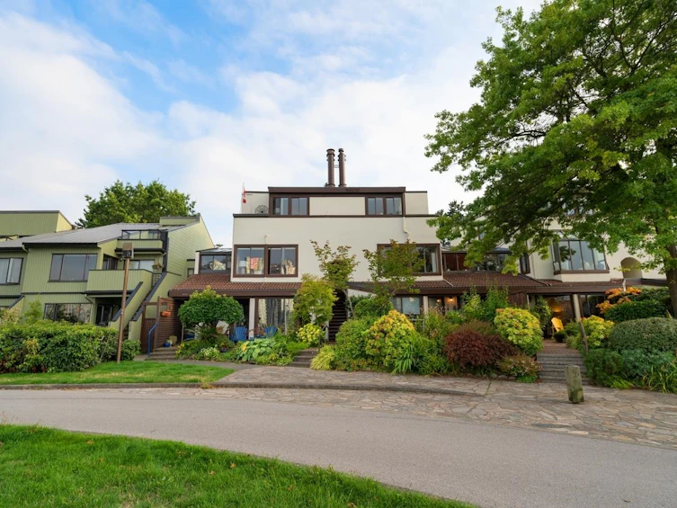 1042 Ironwork Passage, Vancouver, BC, V6H 3P1 - 3