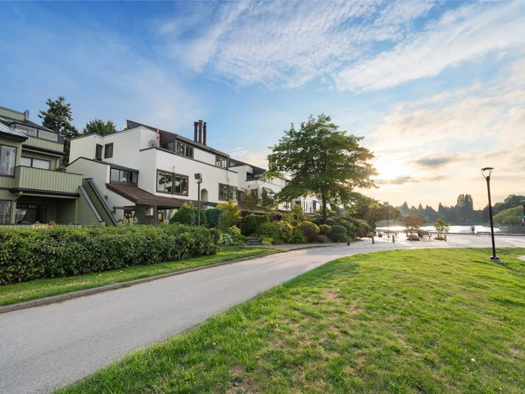 1042 Ironwork Passage, Vancouver, BC, V6H 3P1