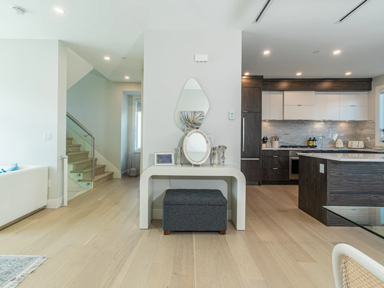 8-933 Premier Street, North Vancouver, BC, V7J 0E4 - 9