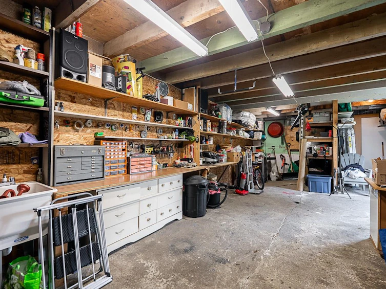11098 Caledonia Drive, Surrey, BC, V3R 3N3 - 30