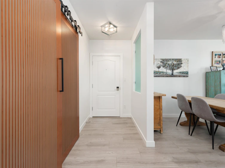 705-140 E 14th Street, North Vancouver, BC, V7L 2N3 - 2