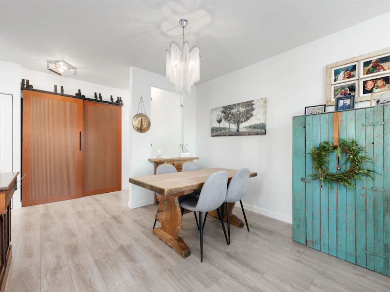 705 - 140 E 14th Street, North Vancouver BC V7L 2N3