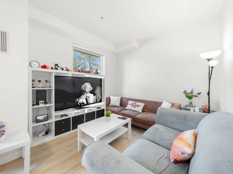105-2688 Duke Street, Vancouver, BC, V5R 4S9 - 4