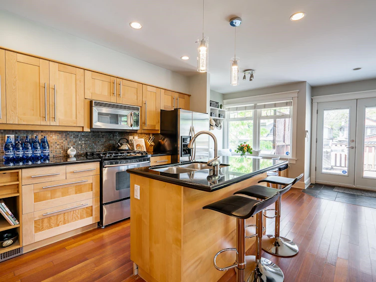 45 W 23rd Avenue, Vancouver, BC, V5Y 2G8 - 5