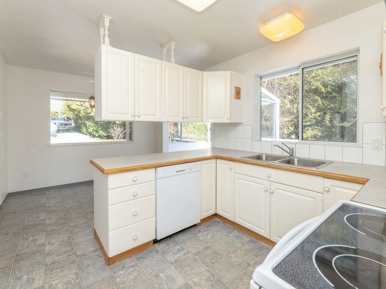 933 Gower Point Road, Gibsons, BC, V0N 1V3 - 5