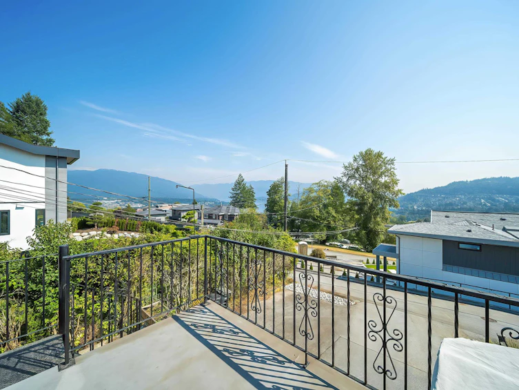 128 N Holdom Avenue, Burnaby, BC, V5B 1K3 - 2