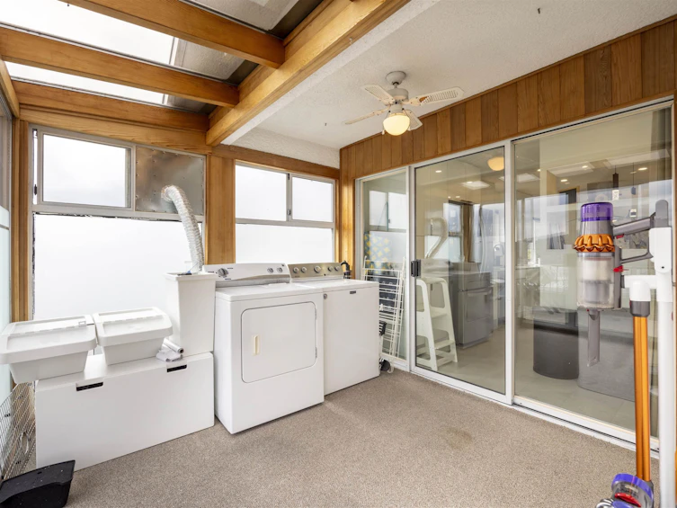128 N Holdom Avenue, Burnaby, BC, V5B 1K3 - 8