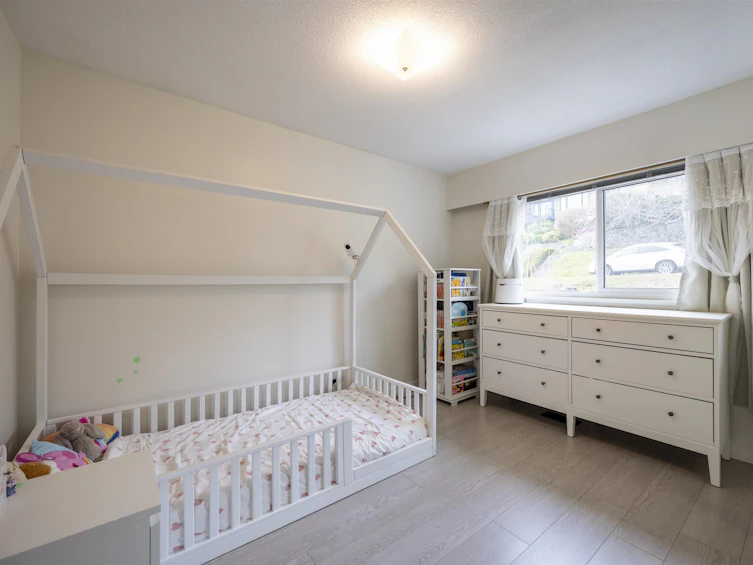 128 N Holdom Avenue, Burnaby, BC, V5B 1K3 - 17