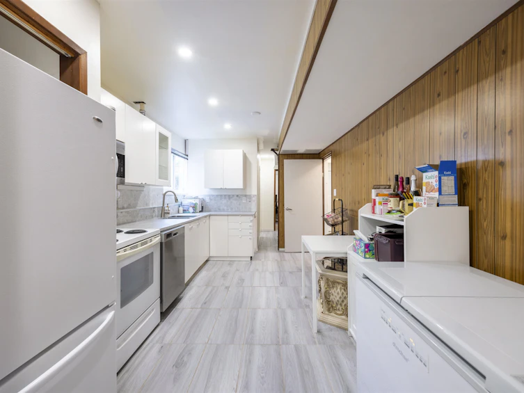 128 N Holdom Avenue, Burnaby, BC, V5B 1K3 - 22