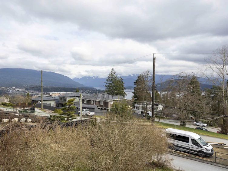 128 N Holdom Avenue, Burnaby, BC, V5B 1K3 - 7