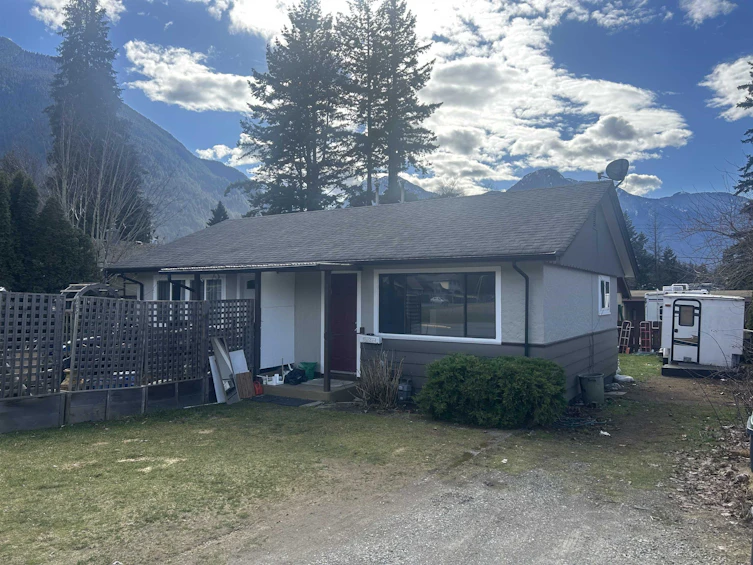 534-536 6th Avenue, Hope, BC, V0X 1L0 - 3