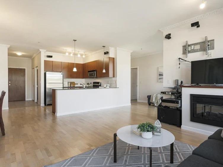 218-15380 102a Avenue, Surrey, BC, V3R 0B3 - 5