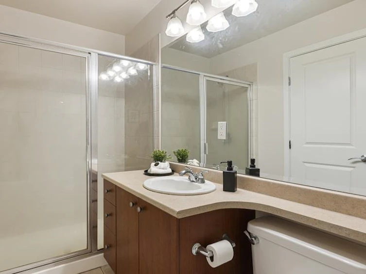 218-15380 102a Avenue, Surrey, BC, V3R 0B3 - 18
