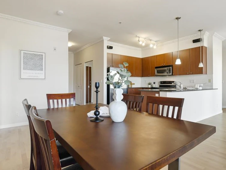218-15380 102a Avenue, Surrey, BC, V3R 0B3 - 15