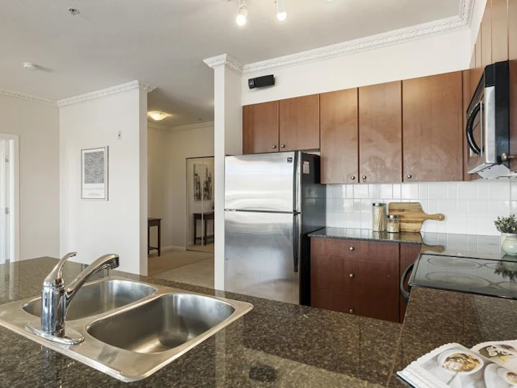 218-15380 102a Avenue, Surrey, BC, V3R 0B3 - 11