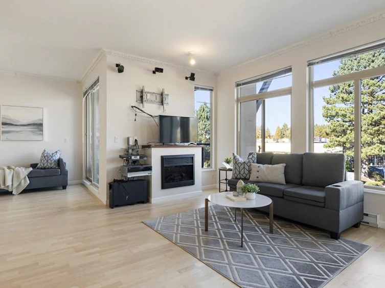 218-15380 102a Avenue, Surrey, BC, V3R 0B3 - 4