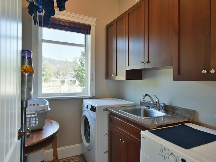 1464 Sunset Place, Gibsons, BC, V0N 1V5 - 23