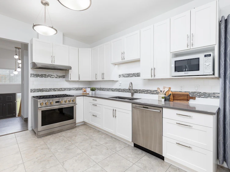 325 Hoult Street, New Westminster, BC, V3L 4X2 - 3