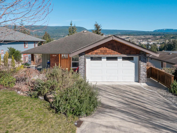 5878 Medusa Street, Sechelt, BC, V0N 3A0